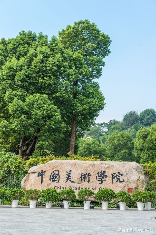真的不愿接受,一次又一次用"师德"两个字来考量社会